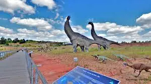 zwiedzanie parku dinozaurów