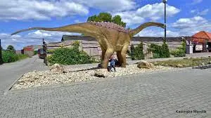 zwiedzanie parku dinozaurów